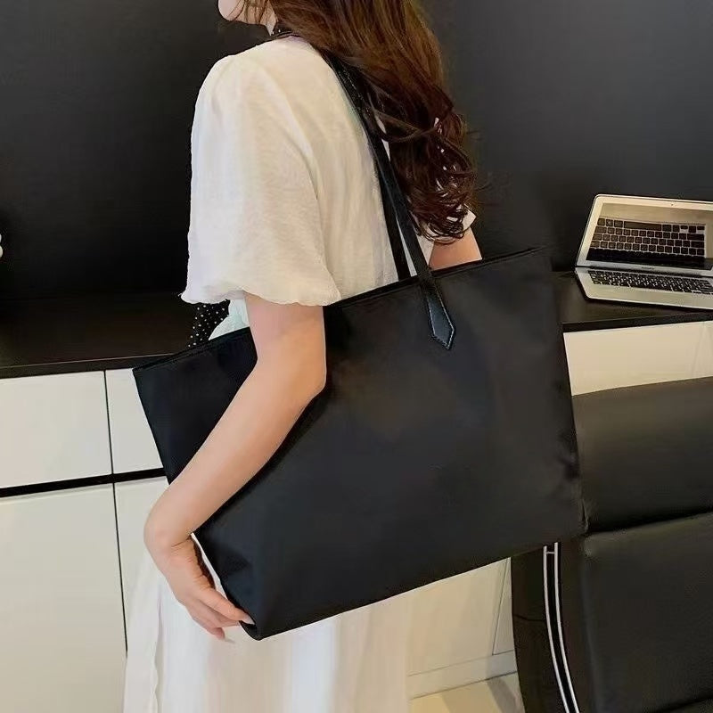 T588-1016     Underarm shoulder tote bag