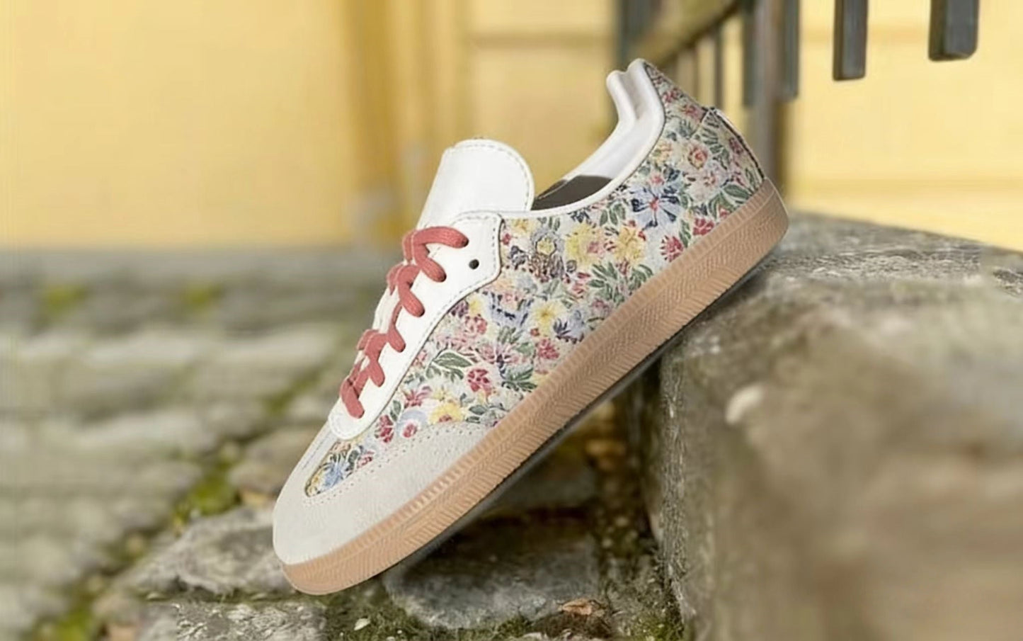 T588-1057  Versatile, lightweight, and casual low cut women's shoes for sports