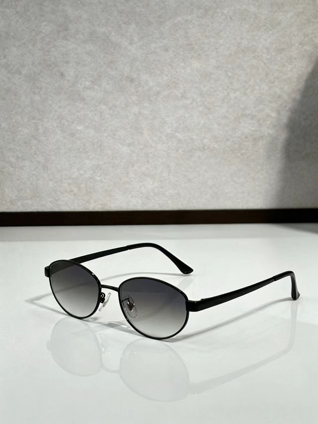 Retro oval frame sunglasses with a high-end and versatile feel  E1268