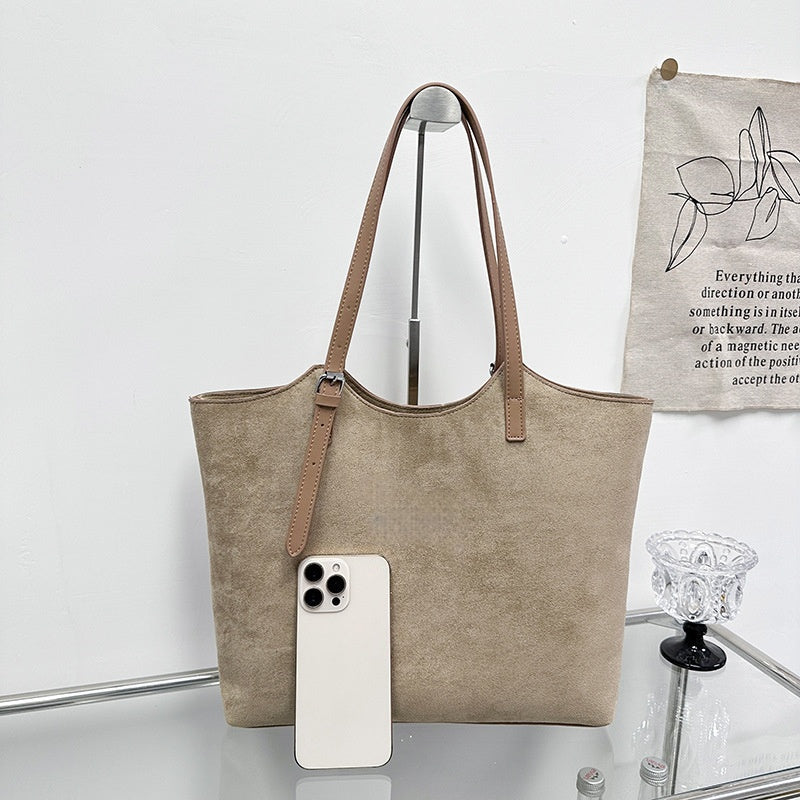 T588-935 Large capacity shoulder and armpit tote bag