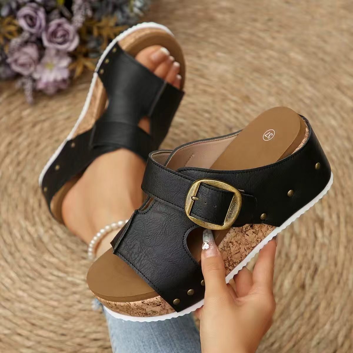 Thick soled leather buckle casual beach slippers  E1288
