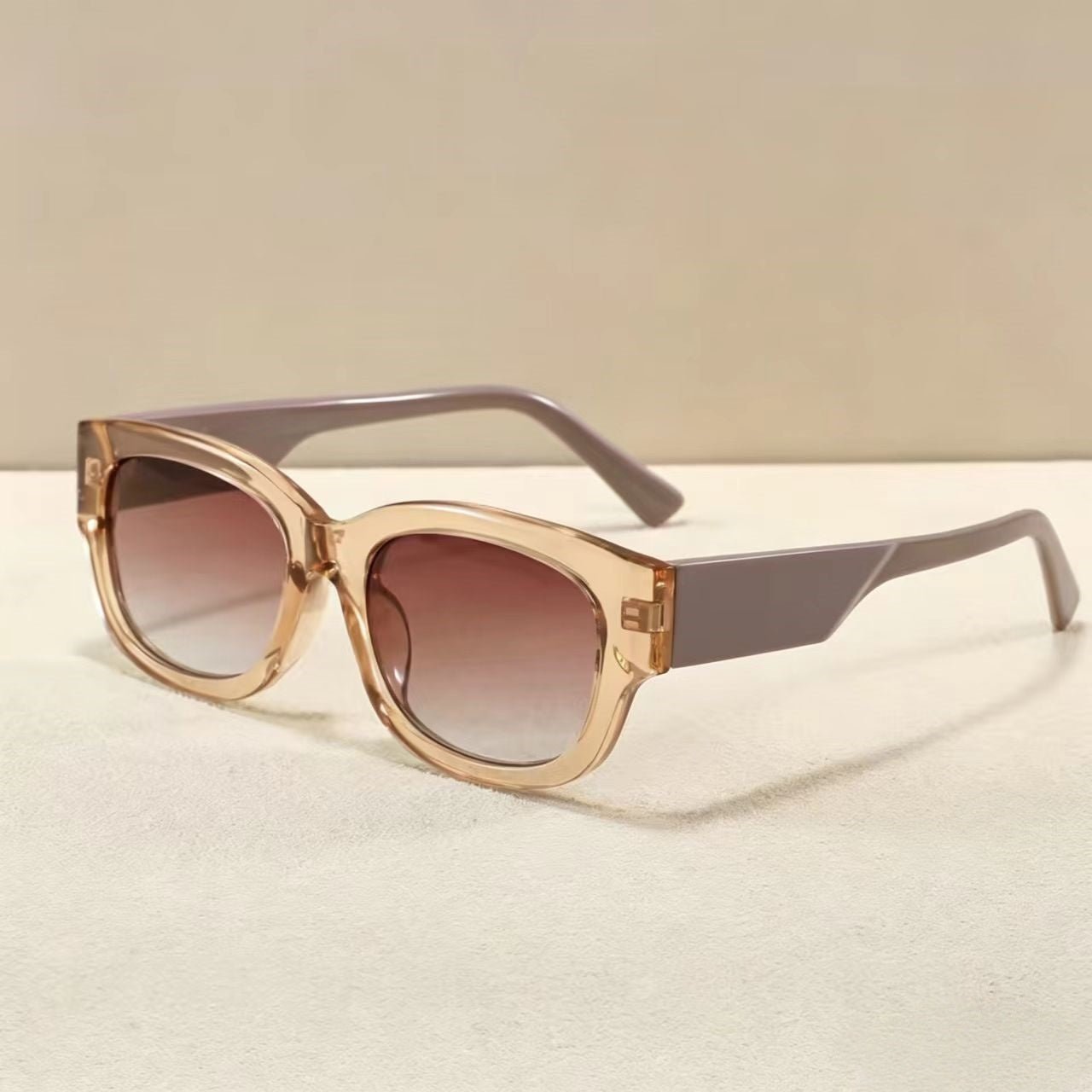 T588-1131  Advanced UV resistant large frame retro cat eye glasses
