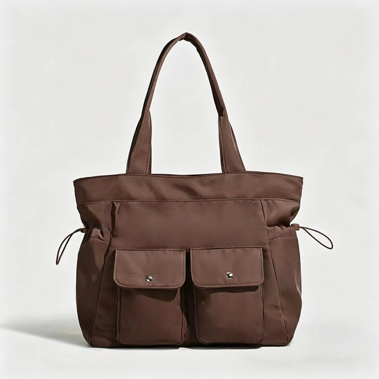 T588-1127    Minimally designed shoulder bag for commuting