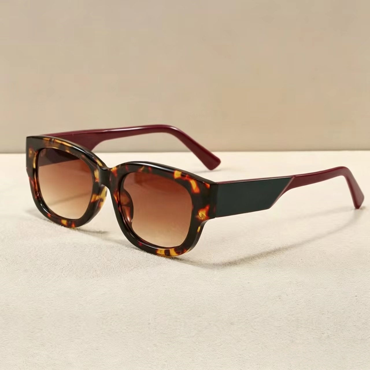 T588-1131  Advanced UV resistant large frame retro cat eye glasses