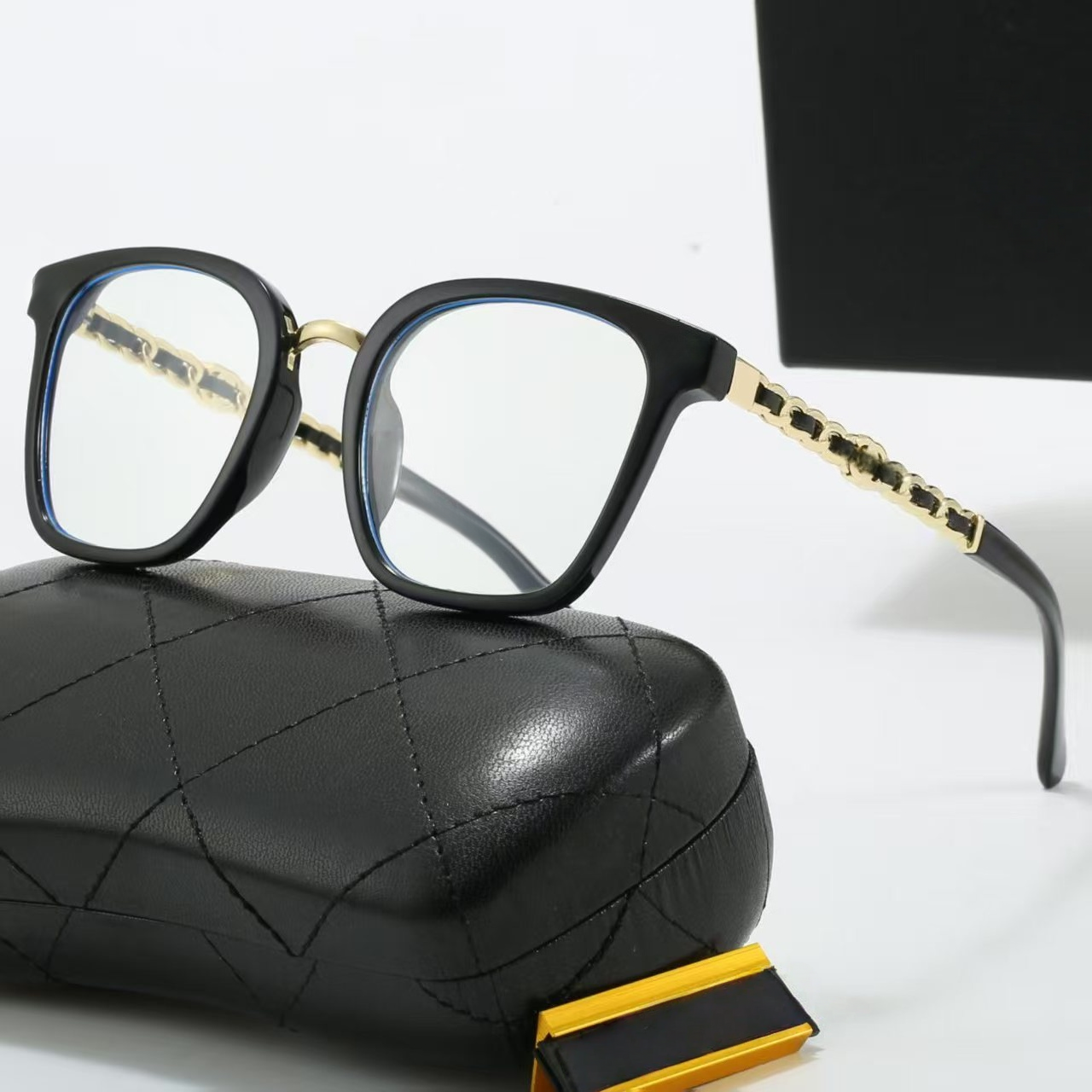 T588- 1213 Large frame sunglasses are versatile and personalized