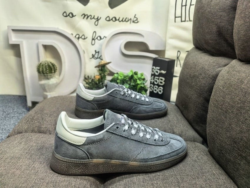 T588-822   Bestselling sneakers