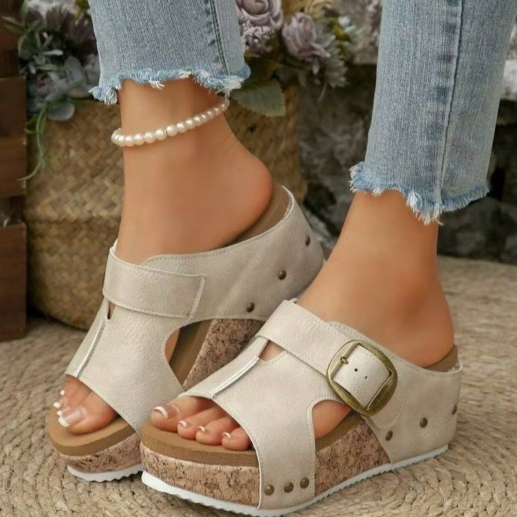 Thick soled leather buckle casual beach slippers  E1288