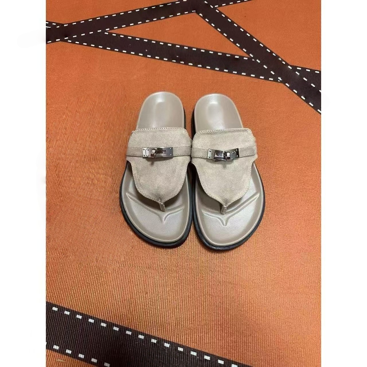 T588-1249 Clip on slippers, retro casual sandals for wearing outside