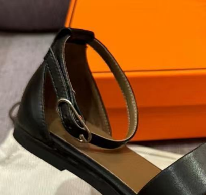 T588-959  Ladies' summer sandals with straps