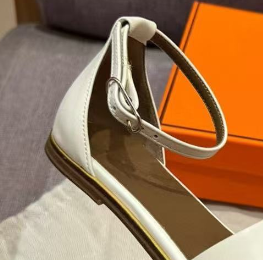 T588-959  Ladies' summer sandals with straps