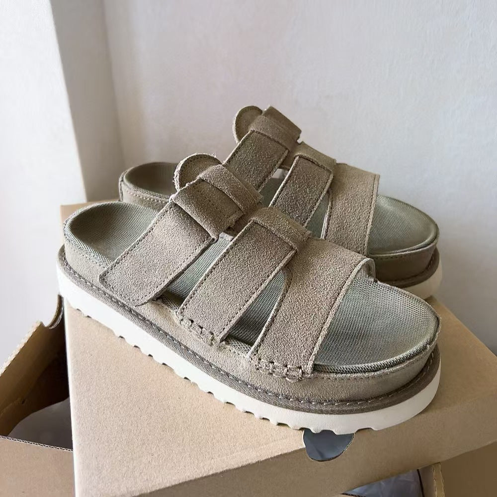 T588-1013Thick soled new one-piece slippers for casual and versatile wear