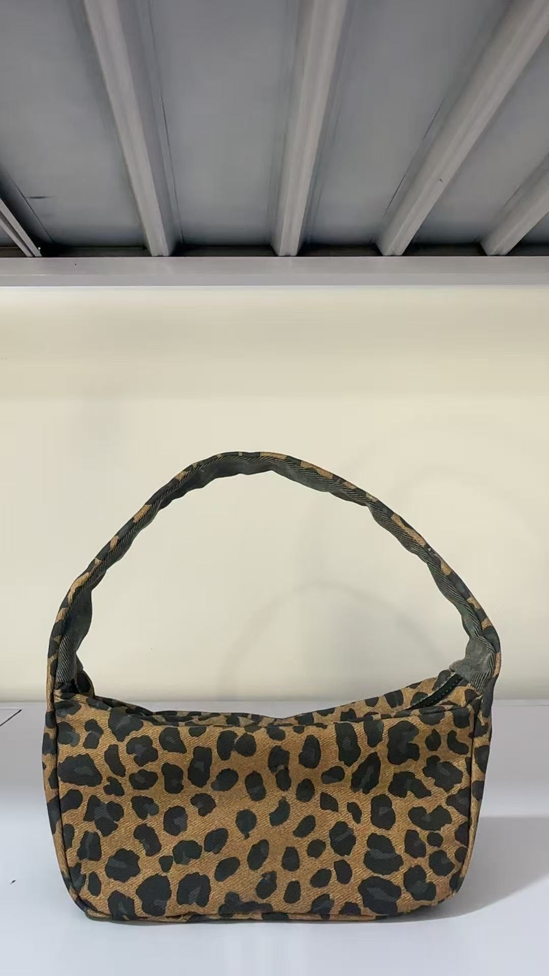 T588-836 Single shoulder portable sports bag