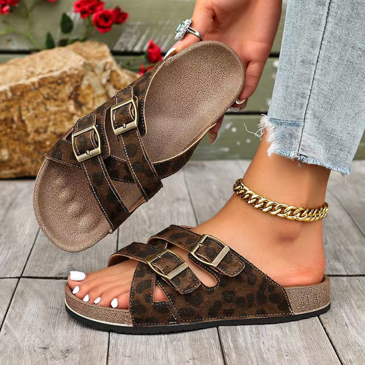 T588-1120 Thick soled slippers are versatile and retro for wearing on the outside