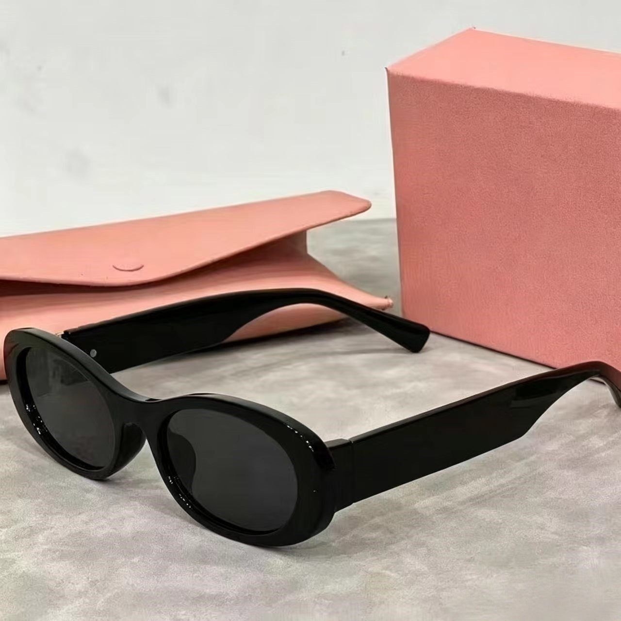 T588-1169  Personalized, fashionable, trendy UV resistant glasses