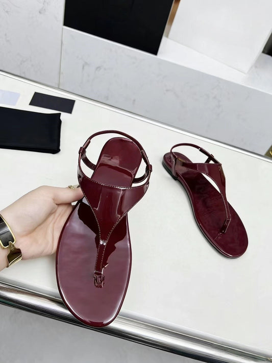 T588-1031    Ladies' sandals with flat bottoms for wearing outside