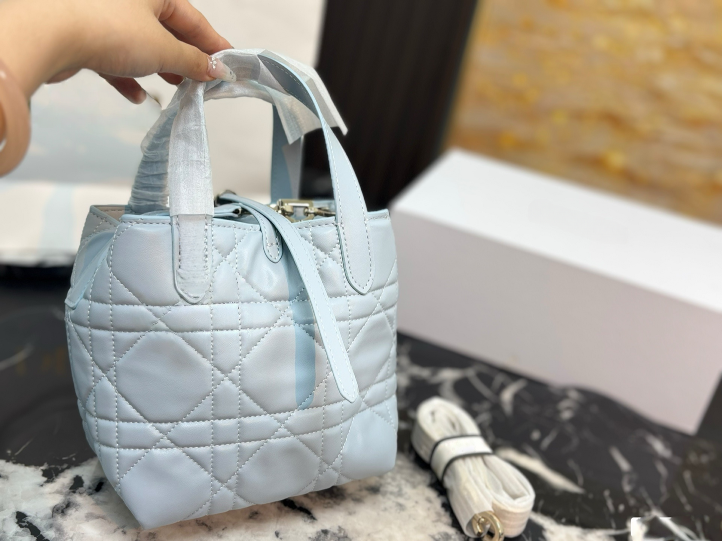 T588-1256 Lingge Tote Bucket Shoulder Bag