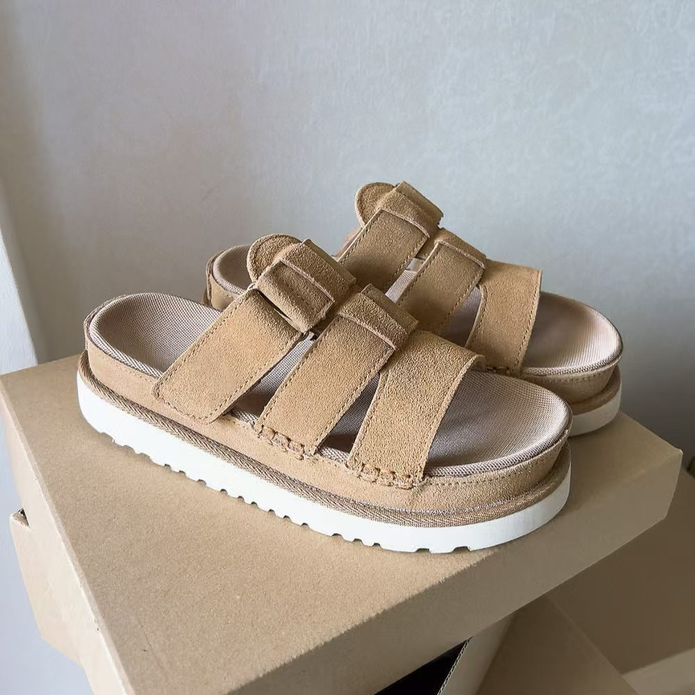 T588-1013Thick soled new one-piece slippers for casual and versatile wear